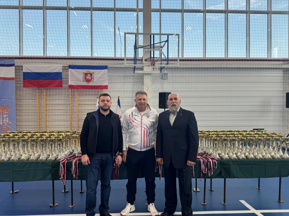 Кирилл Чебышев: Сегодня вместе с Первым заместителем министра спорта Республики Крым Сергеем Александровичем Гниздыло и мастером боевых искусств, обладателем черного пояса по киокусинкай, членом Всероссийского союза боевых...