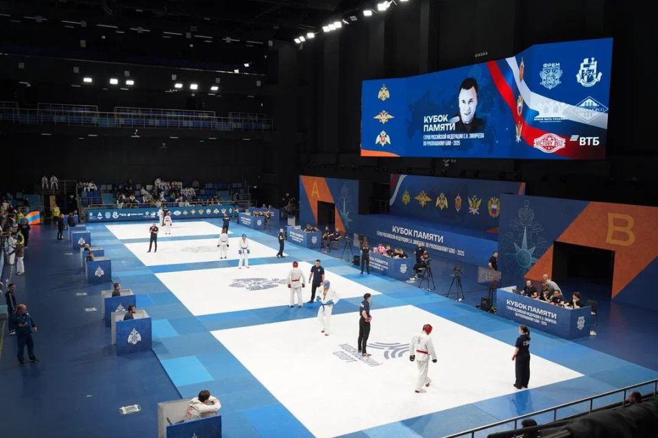 Спортсмены Главного управления МЧС России по Республике Крым привезли медали с Всероссийских соревнований по рукопашному бою памяти Героя России Евгения Зиничева Спортсмены Главного управления МЧС России по Республике Крым привезли медали с Всероссийских соревнований по рукопашному бою памяти Героя России Евгения Зиничева