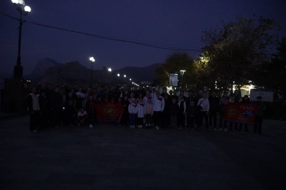 В Судаке прошла утренняя пробежка со спортсменами В Судаке прошла утренняя пробежка со спортсменами