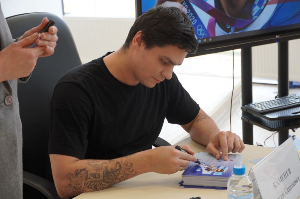 Республику Крым посетил заслуженный мастер спорта, двукратный Олимпийский чемпион Евгений Михайлович Рылов Республику Крым посетил заслуженный мастер спорта, двукратный Олимпийский чемпион Евгений Михайлович Рылов