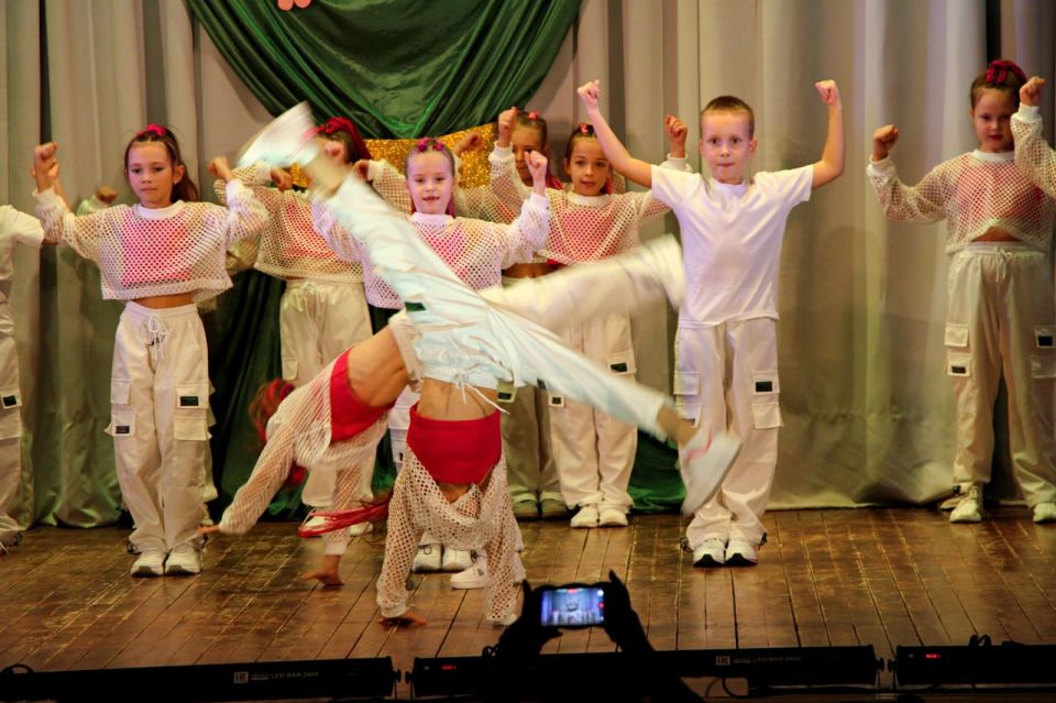 В Судакском городском ДК «Долина Роз» прошла концертная программа, посвященная Дню матери В Судакском городском ДК «Долина Роз» прошла концертная программа, посвященная Дню матери