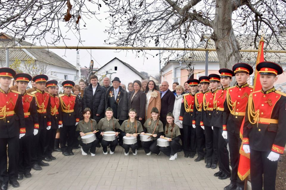 ���� ��������: ������� ���� 98-� ���� �������� �������� ������� ������� ������������� �����, �������� ��������� ������������������ ������ ������� Ը������� ��������