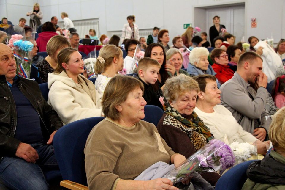 В Судакском городском ДК «Долина Роз» прошла концертная программа, посвященная Дню матери В Судакском городском ДК «Долина Роз» прошла концертная программа, посвященная Дню матери