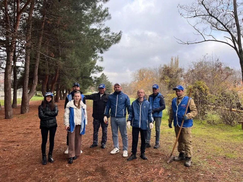 В рамках субботника работа по уборке территорий также велась в селах и поселках Феодосийского округа В рамках субботника работа по уборке территорий также велась в селах и поселках Феодосийского округа