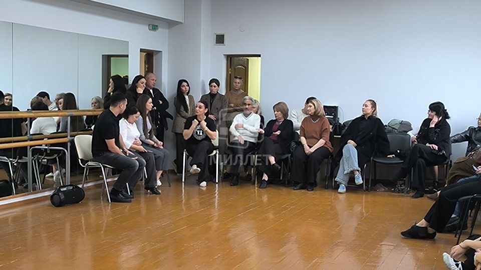 В Алуште прошёл второй день семинара-практикума «Сохранение и развитие национальной культуры: традиции и инновации» В Алуште прошёл второй день семинара-практикума «Сохранение и развитие национальной культуры: традиции и инновации»