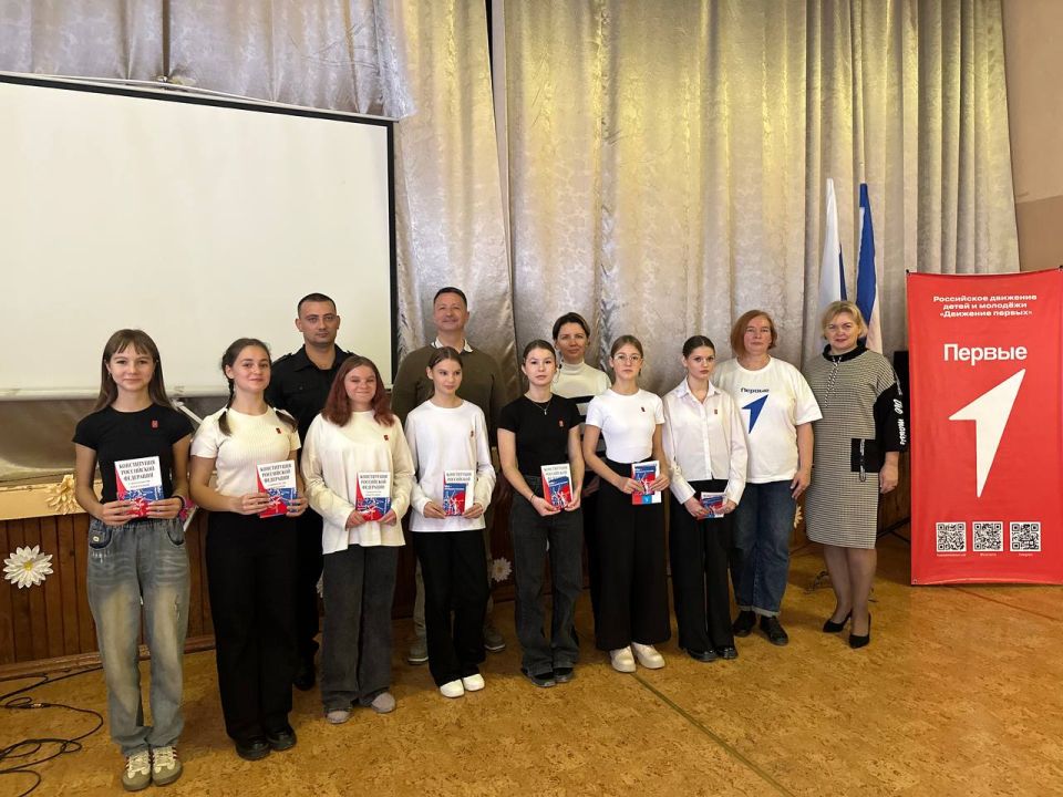 «Мы - граждане России» - торжественное вручение паспортов в Коктебельской школе