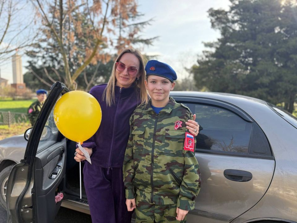 Сотрудники Госавтоинспекции в городе Керчи подарили праздник мамам-водителям Сотрудники Госавтоинспекции в городе Керчи подарили праздник мамам-водителям