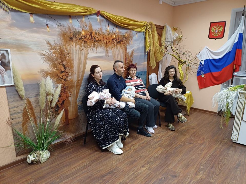 В последнее воскресенье ноября мы отмечаем один из самых душевных и теплых праздников, который с каждым годом становится все более почитаемым обществом – это День матери В последнее воскресенье ноября мы отмечаем один из самых душевных и теплых праздников, который с каждым годом становится все более почитаемым обществом – это День матери