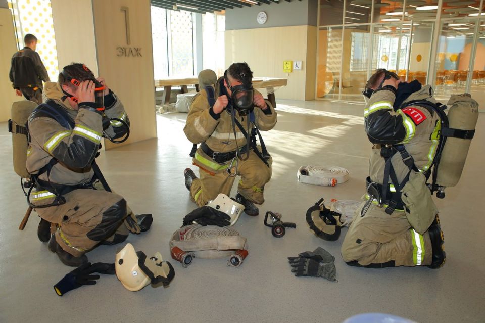 Занятия для пожарных в Артеке Занятия для пожарных в Артеке