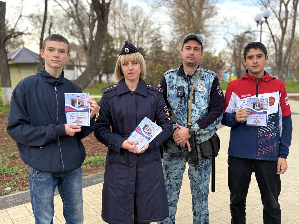 Джанкойские полицейские провели профориентационную акцию для горожан