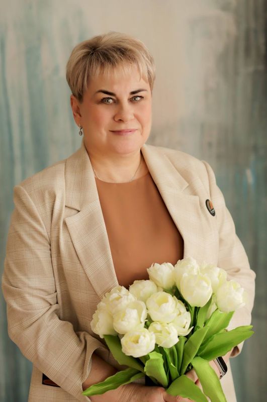 Антон Кравец: Дорогие женщины!. Поздравляю всех вас с самым светлым и трогательным праздником для каждого человека — Днем матери! Эта дата объединяет нас тёплыми и искренними чувствами к нашим мамам