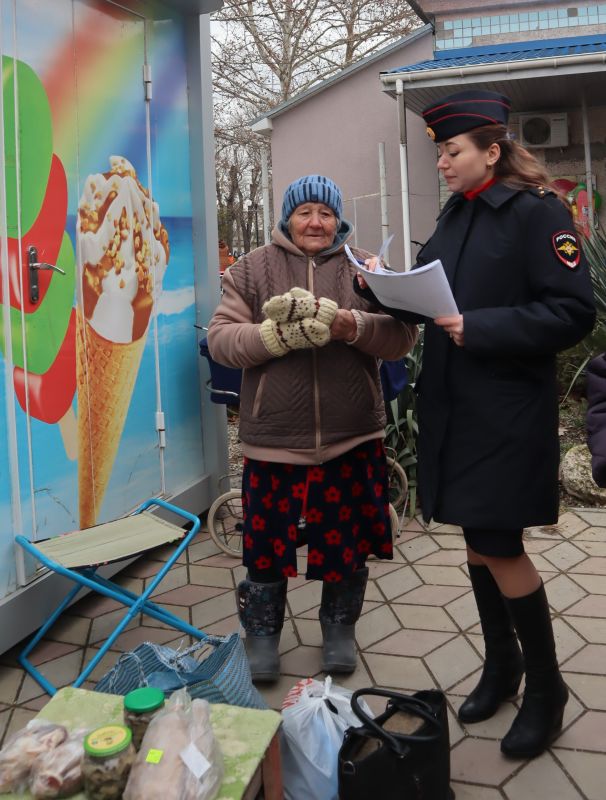 Полицейские Советского района провели беседы с гражданами о том, как не стать жертвой дистанционных мошенников Полицейские Советского района провели беседы с гражданами о том, как не стать жертвой дистанционных мошенников