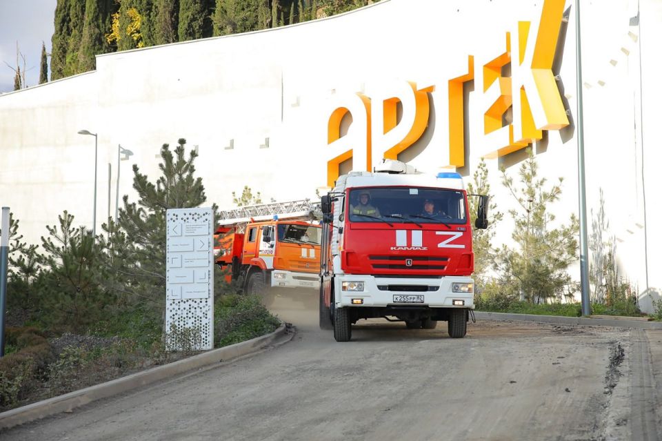 Занятия для пожарных в Артеке