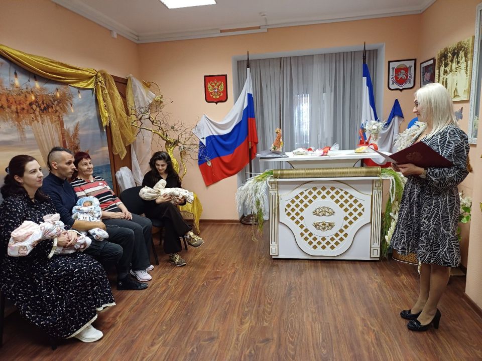 В последнее воскресенье ноября мы отмечаем один из самых душевных и теплых праздников, который с каждым годом становится все более почитаемым обществом – это День матери В последнее воскресенье ноября мы отмечаем один из самых душевных и теплых праздников, который с каждым годом становится все более почитаемым обществом – это День матери