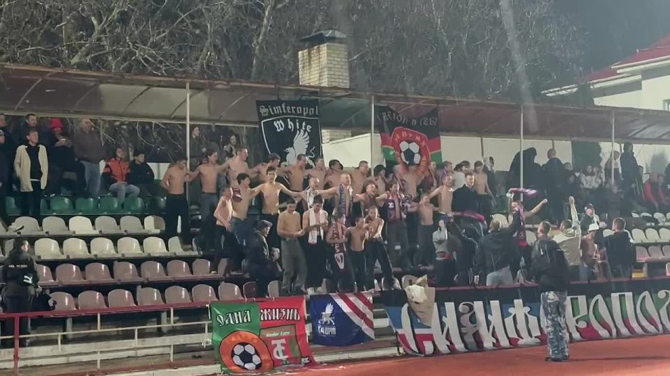 В основное время счет 0:0, поэтому объявляется два дополнительных тайма по 15 минут