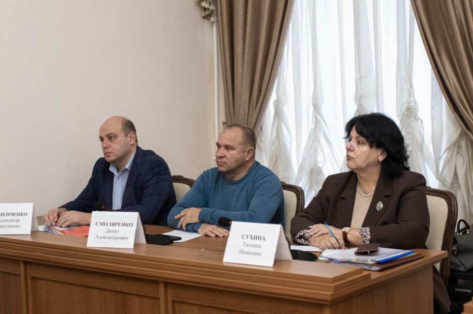 В Симферополе состоялось оперативно-хозяйственное совещание, в ходе которого руководители структурных подразделений отчитались о проделанной работе В Симферополе состоялось оперативно-хозяйственное совещание, в ходе которого руководители структурных подразделений отчитались о проделанной работе