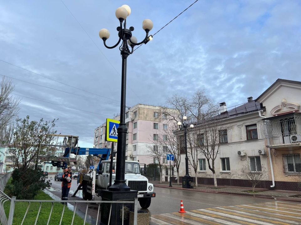 На улице Денисова в Героевском восстанавливают наружное освещение На улице Денисова в Героевском восстанавливают наружное освещение