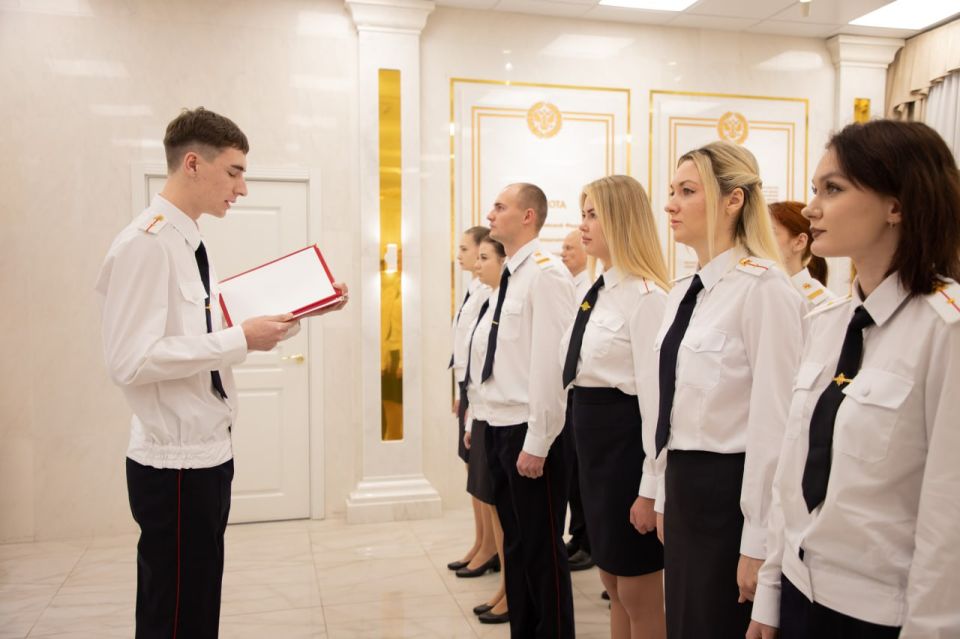 Сотрудники УМВД России по г. Севастополю приняли Присягу на верность Российской Федерации и её народу Сотрудники УМВД России по г. Севастополю приняли Присягу на верность Российской Федерации и её народу