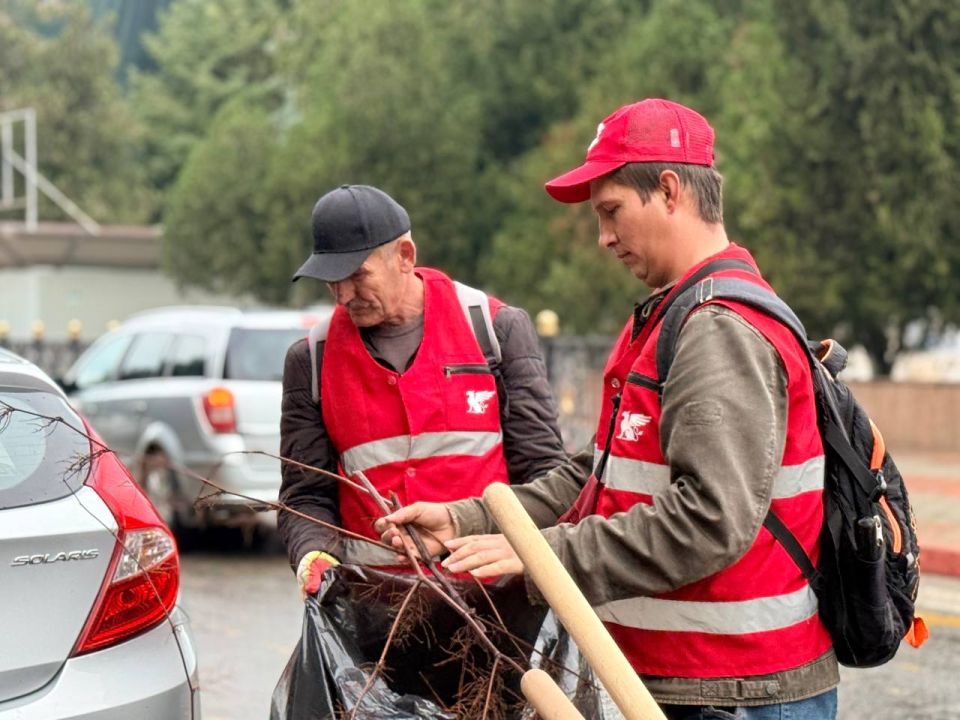 Каждое утро в Керчи начинают свою работу коммунальные службы Каждое утро в Керчи начинают свою работу коммунальные службы