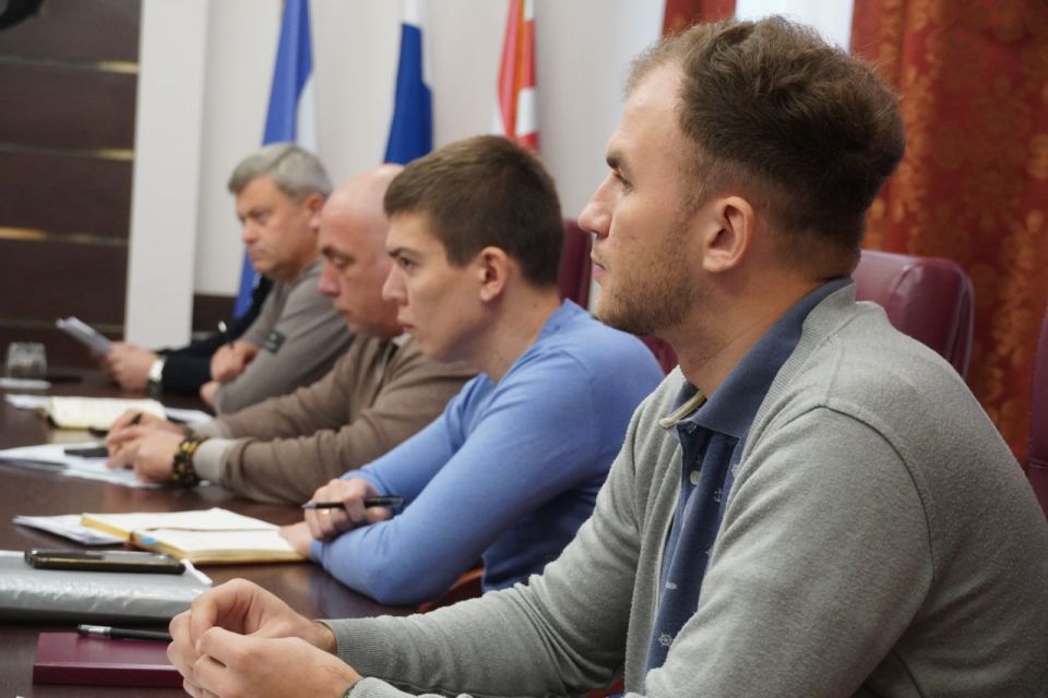 Глава администрации Керчи Олег Каторгин провел аппаратное совещание с заместителями и руководителями структурных подразделений, на котором рассмотрели ключевые вопросы жизнедеятельности города Глава администрации Керчи Олег Каторгин провел аппаратное совещание с заместителями и руководителями структурных подразделений, на котором рассмотрели ключевые вопросы жизнедеятельности города