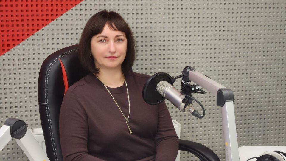 Лариса Кулинич рассказала об изменениях в законодательстве, позволяющих обеспечить равные условия для граждан, заключающих контракты на территории Республики Крым в эфире радио «Крым»