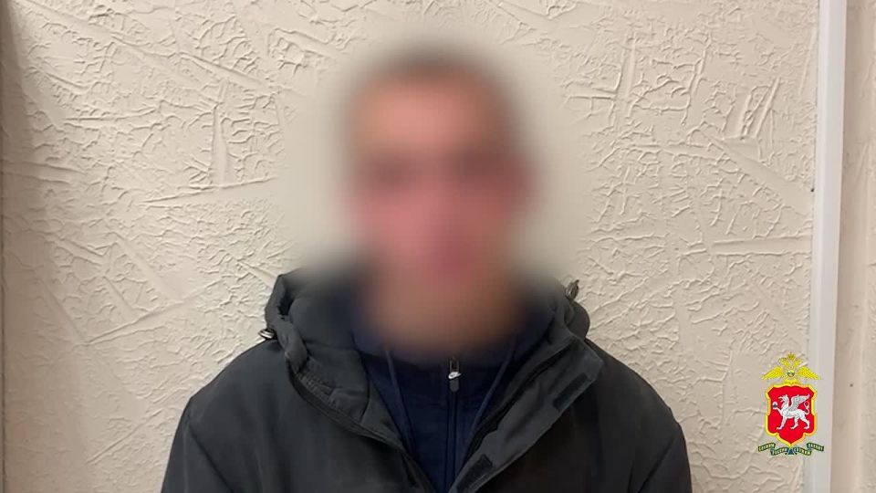 Полиция Крыма уличила двух молодых людей в обмане по заданию аферистов 8 пенсионеров на 2,5 млн рублей