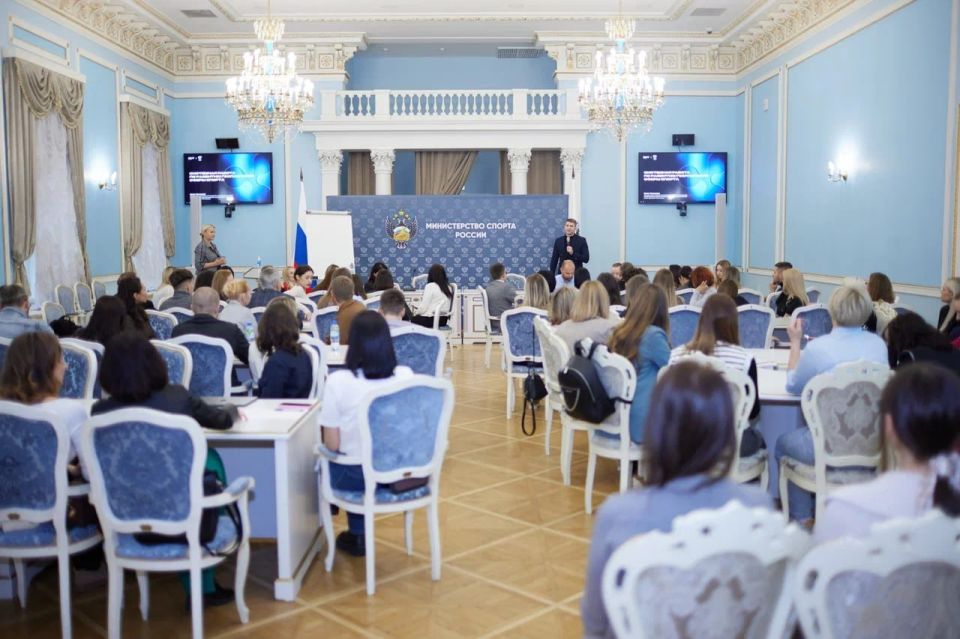 Представители Министерства спорта Республики Крым приняли участие в стратегической сессии по развитию информационной политики в сфере физкультуры и спорта Представители Министерства спорта Республики Крым приняли участие в стратегической сессии по развитию информационной политики в сфере физкультуры и спорта