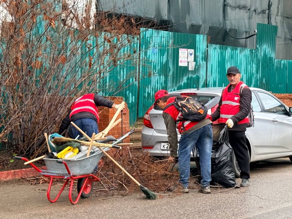 Каждое утро в Керчи начинают свою работу коммунальные службы Каждое утро в Керчи начинают свою работу коммунальные службы