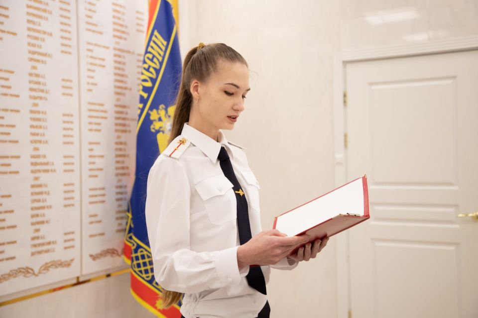 Сотрудники УМВД России по г. Севастополю приняли Присягу на верность Российской Федерации и её народу Сотрудники УМВД России по г. Севастополю приняли Присягу на верность Российской Федерации и её народу