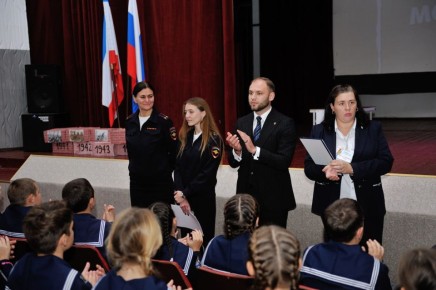 В Евпатории представители МВД и общественники провели встречу с кадетами