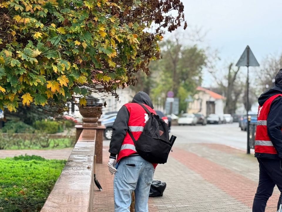 Каждое утро в Керчи начинают свою работу коммунальные службы Каждое утро в Керчи начинают свою работу коммунальные службы