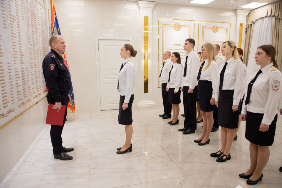 Сотрудники УМВД России по г. Севастополю приняли Присягу на верность Российской Федерации и её народу Сотрудники УМВД России по г. Севастополю приняли Присягу на верность Российской Федерации и её народу