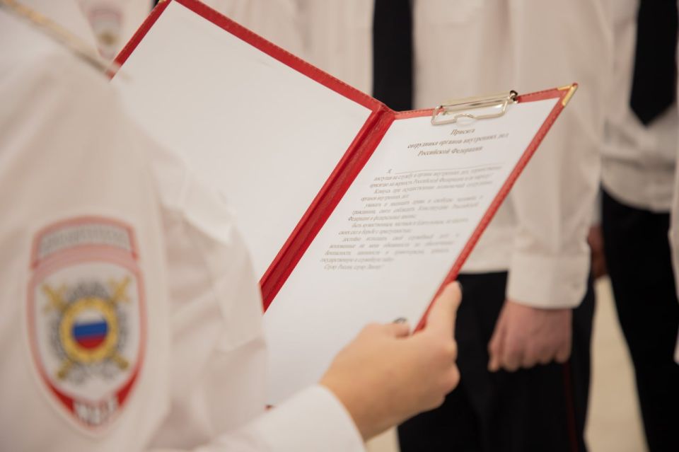 Сотрудники УМВД России по г. Севастополю приняли Присягу на верность Российской Федерации и её народу Сотрудники УМВД России по г. Севастополю приняли Присягу на верность Российской Федерации и её народу