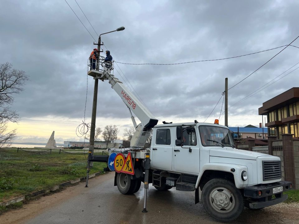 На улице Денисова в Героевском восстанавливают наружное освещение На улице Денисова в Героевском восстанавливают наружное освещение