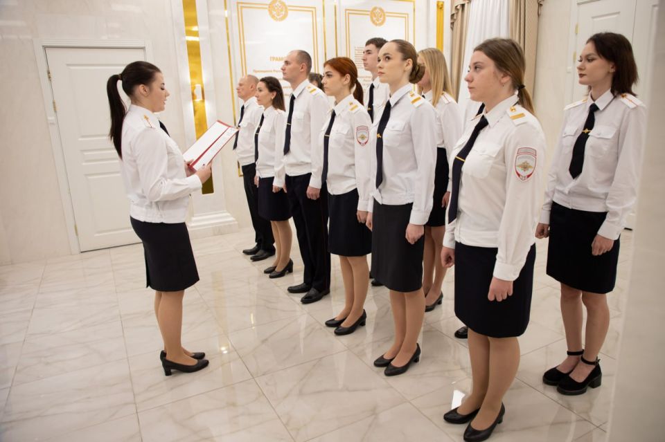 Сотрудники УМВД России по г. Севастополю приняли Присягу на верность Российской Федерации и её народу Сотрудники УМВД России по г. Севастополю приняли Присягу на верность Российской Федерации и её народу