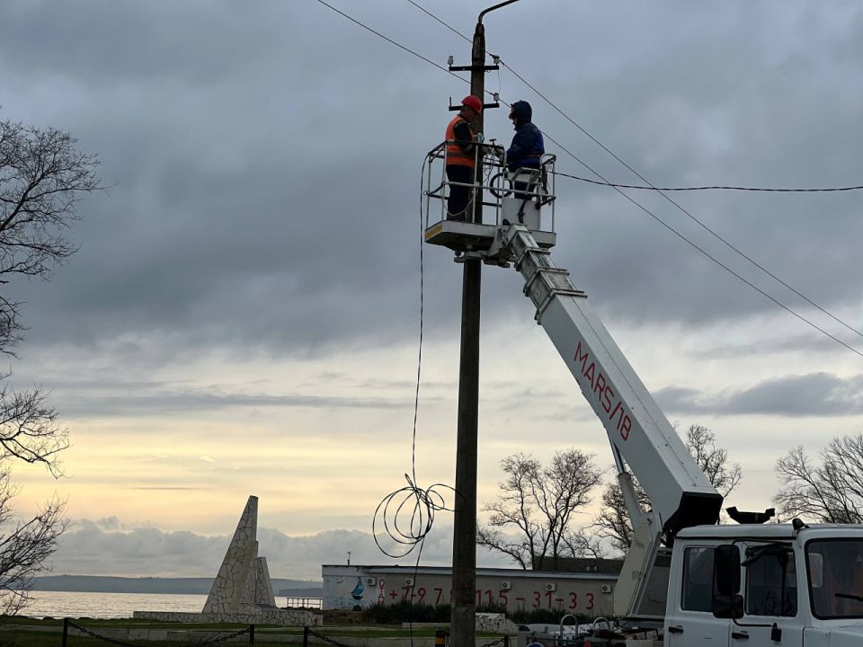 На улице Денисова в Героевском восстанавливают наружное освещение На улице Денисова в Героевском восстанавливают наружное освещение
