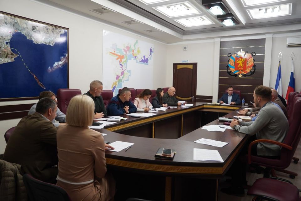 Глава администрации Керчи Олег Каторгин провел аппаратное совещание с заместителями и руководителями структурных подразделений, на котором рассмотрели ключевые вопросы жизнедеятельности города Глава администрации Керчи Олег Каторгин провел аппаратное совещание с заместителями и руководителями структурных подразделений, на котором рассмотрели ключевые вопросы жизнедеятельности города