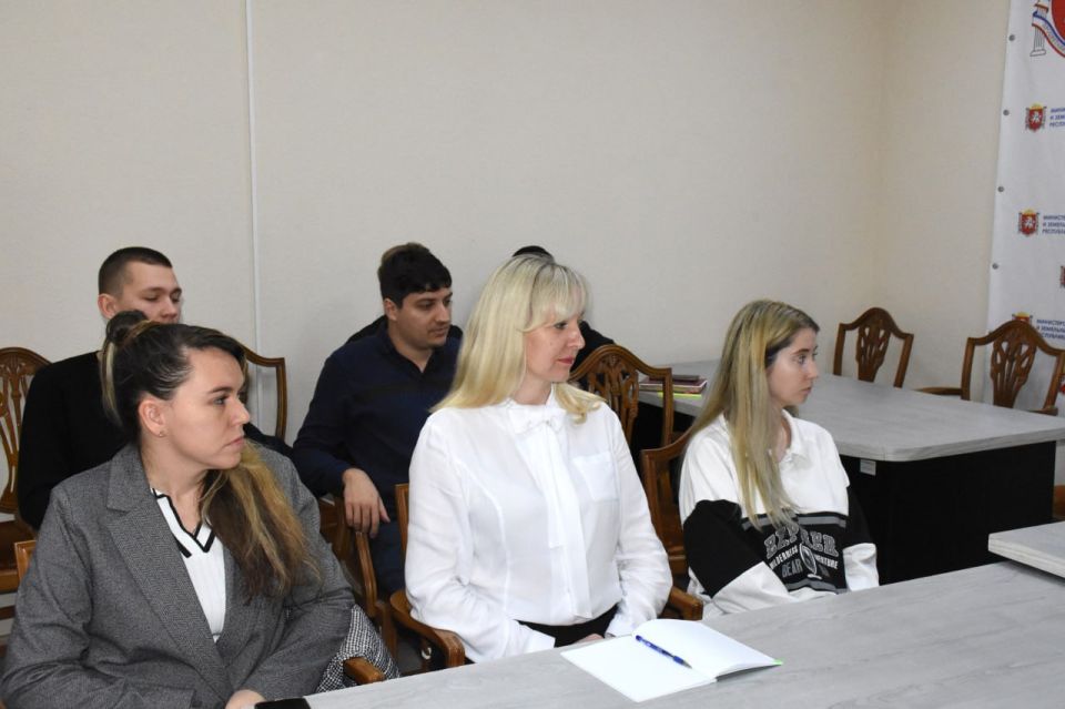 Сотрудникам Минимущества Крыма напомнили об основных требованиях антикоррупционного законодательства Сотрудникам Минимущества Крыма напомнили об основных требованиях антикоррупционного законодательства