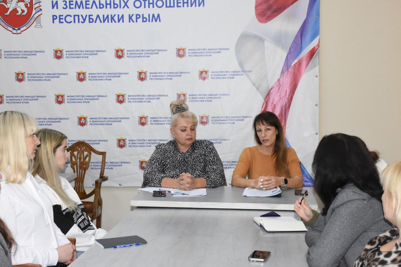 Сотрудникам Минимущества Крыма напомнили об основных требованиях антикоррупционного законодательства Сотрудникам Минимущества Крыма напомнили об основных требованиях антикоррупционного законодательства