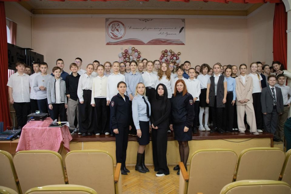 В Севастополе полицейские продолжают профилактическую работу с подростками