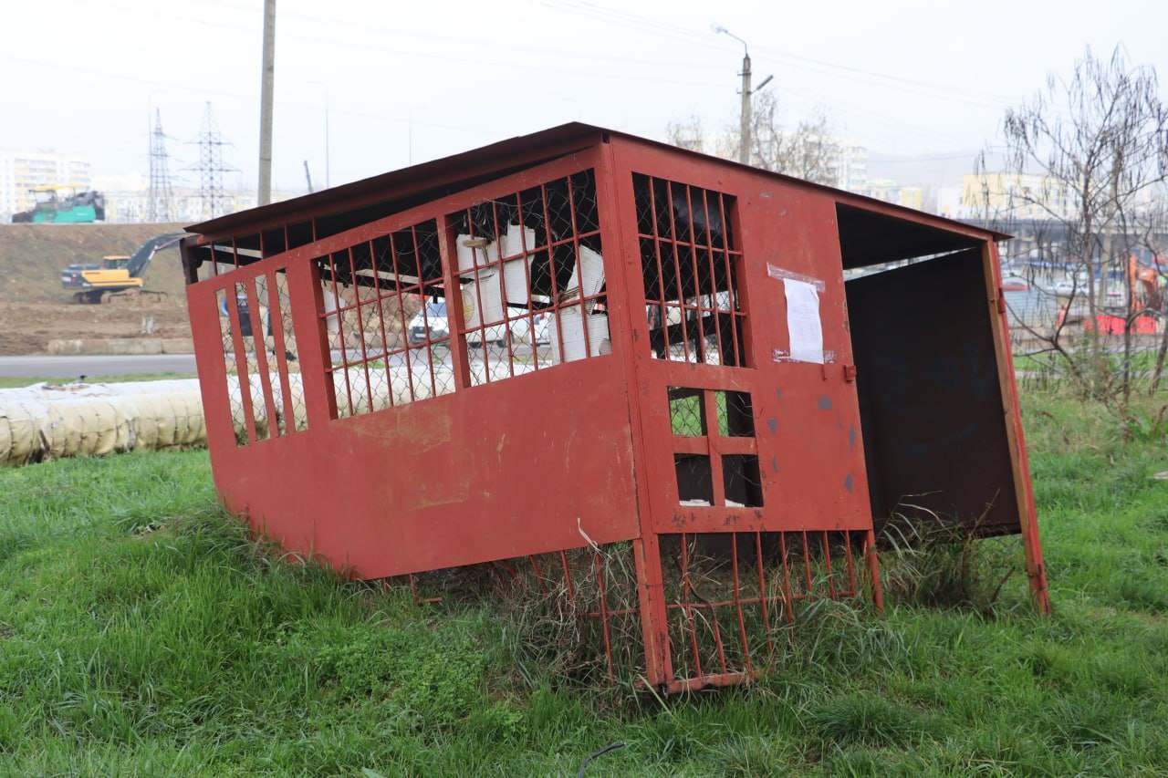 В Керчи продолжается работа по демонтажу незаконных конструкций и самовольных построек В Керчи продолжается работа по демонтажу незаконных конструкций и самовольных построек