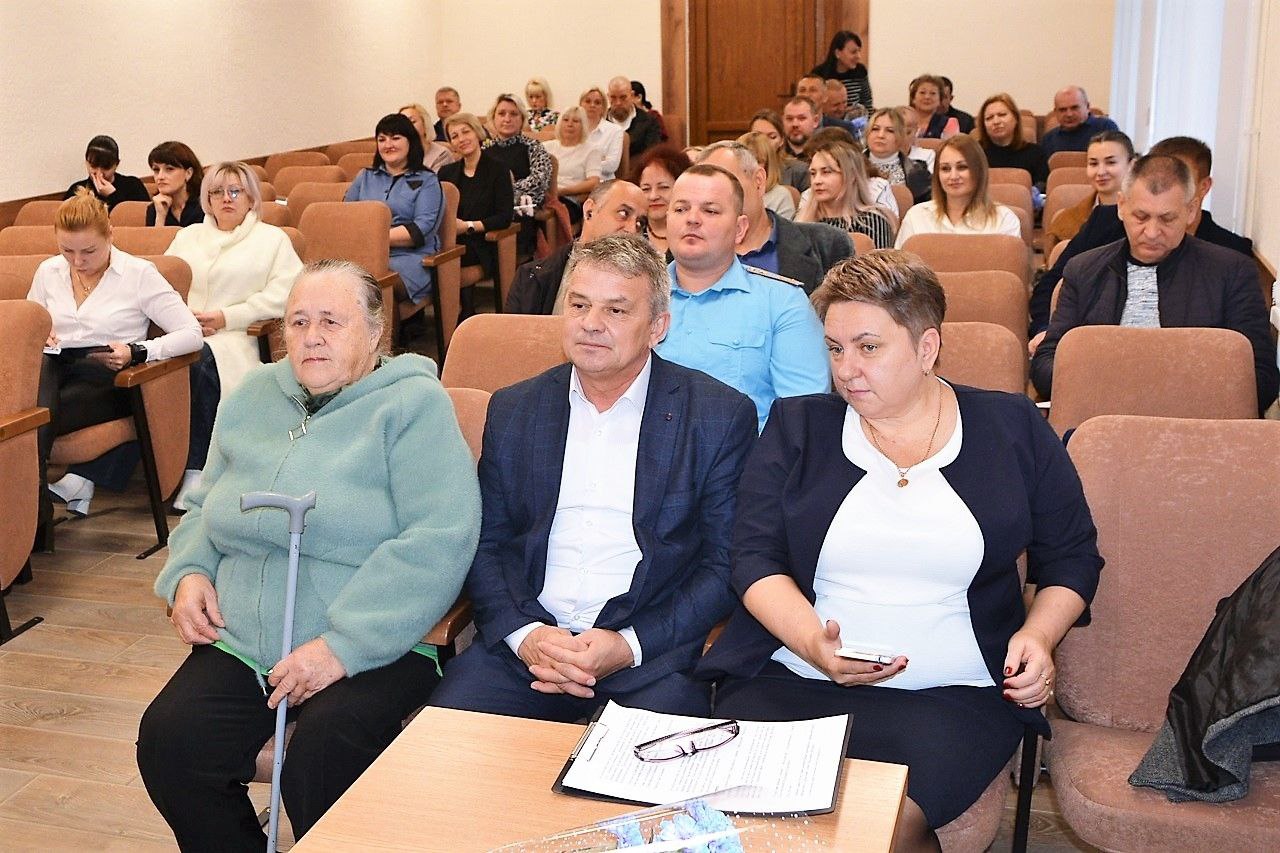 Александр Соколовский: Совместно с Главой муниципального образования Зоей Карлюгой провел заседание «круглого стола» по проблемам людей с ограниченными физическими возможностями