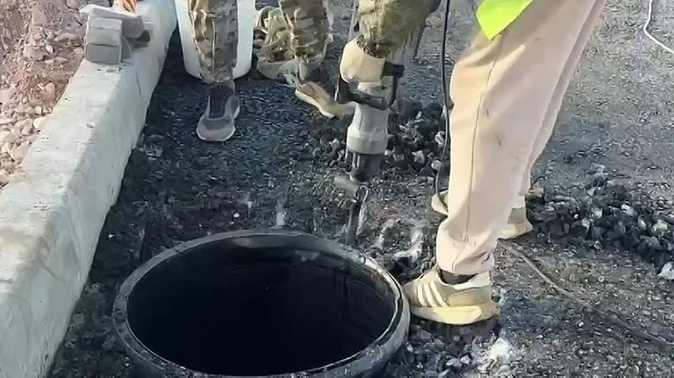 На проспекте Античном ежедневно работают более 50 специалистов и 20 единиц техники