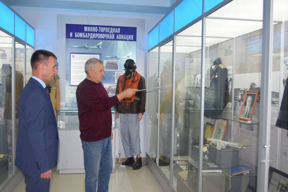 Юрий Нимченко: 1 декабря Посетил музей истории 943-го морского ракетоносного авиационного Констанцского Краснознаменного полка ВВС КЧФ Юрий Нимченко: 1 декабря Посетил музей истории 943-го морского ракетоносного авиационного Констанцского Краснознаменного полка ВВС КЧФ