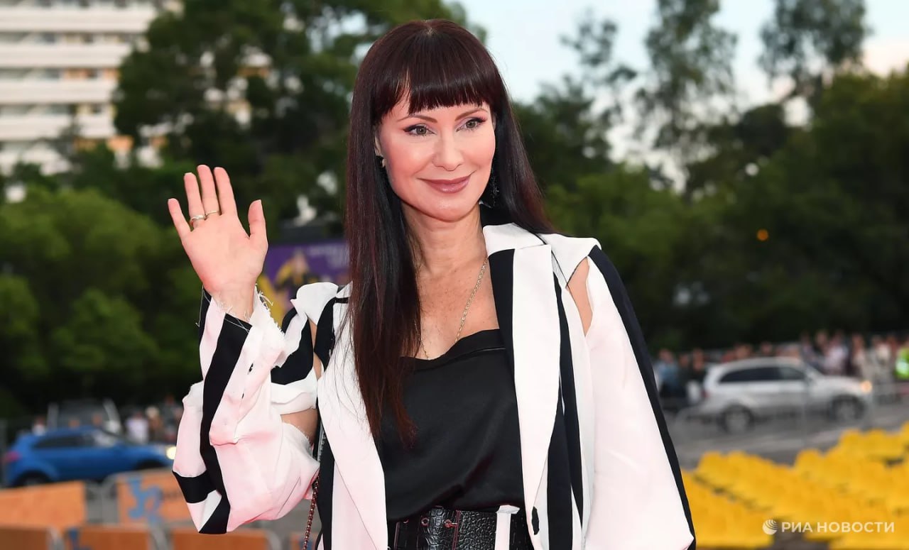 Путин наградил Надежду Бабкину орденом "За заслуги перед Отечеством" I степени Путин наградил Надежду Бабкину орденом "За заслуги перед Отечеством" I степени