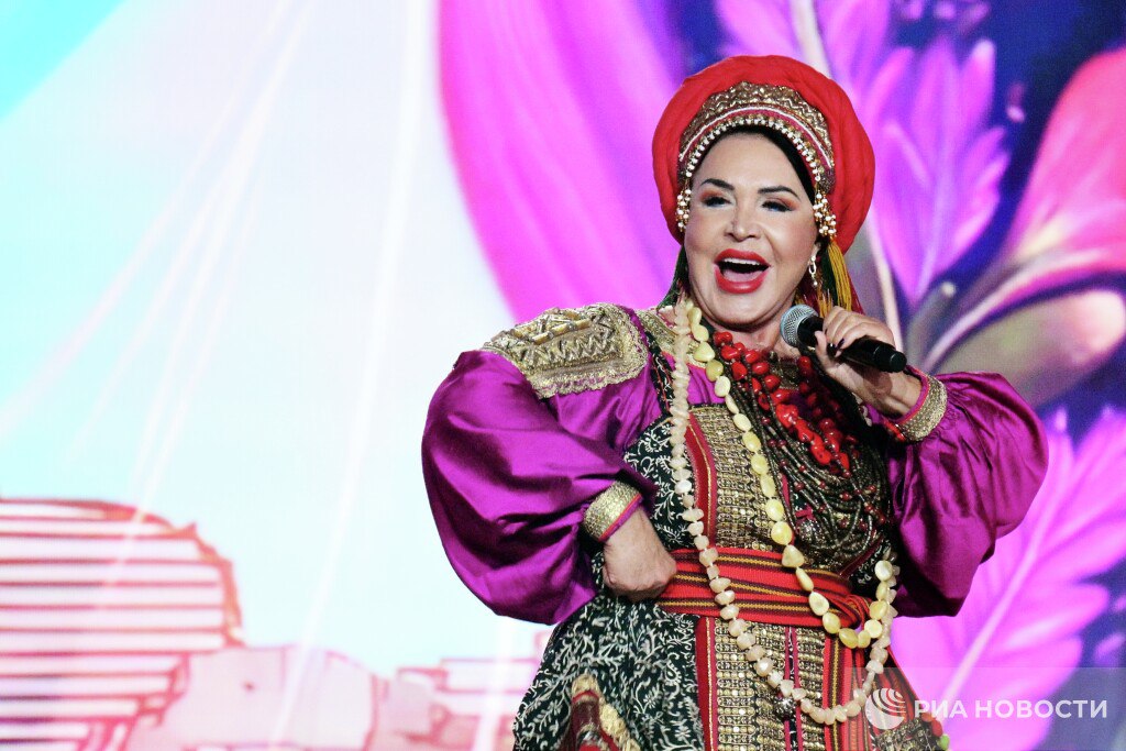 Путин наградил Надежду Бабкину орденом "За заслуги перед Отечеством" I степени