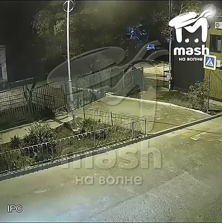 Подросток на мопеде влетел в забор в Алуште