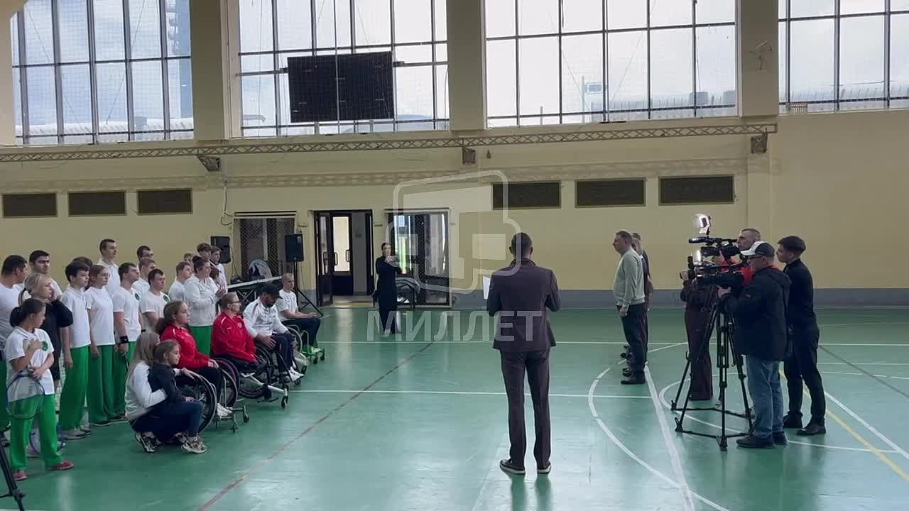 В Симферополе проходит мастер-класс по теннису «Равные возможности»