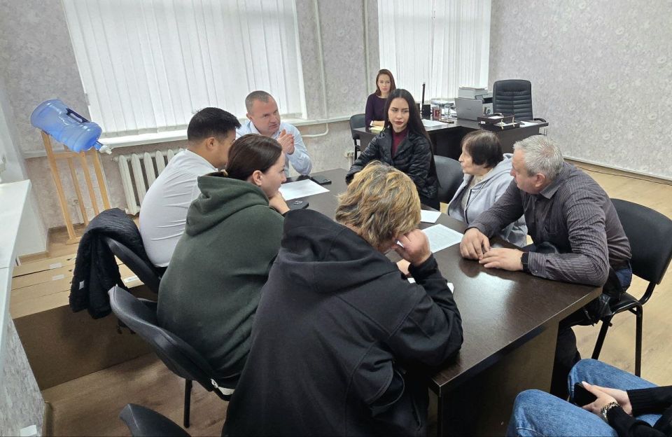 Сегодня провел встречу с инициативной группой жителей одного из многоквартирных домов Симферополя, представителями администрации города и организации, осуществляющей управление данным домом