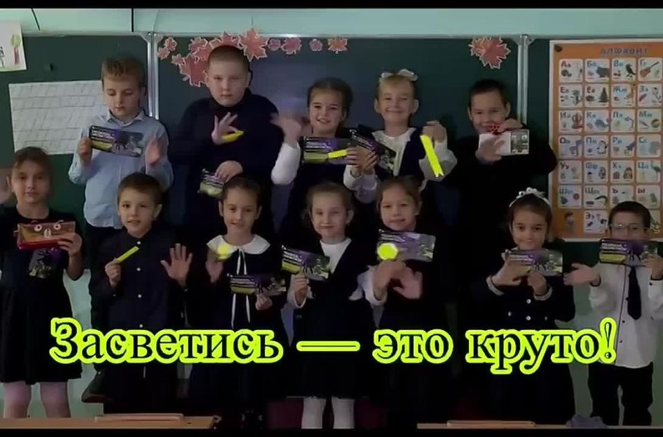 Госавтоинспекция Советского района совместно с ученическим самоуправление МБОУ Краснофлотская СШ поддержали видео-челлендж "Крым-засветись!'